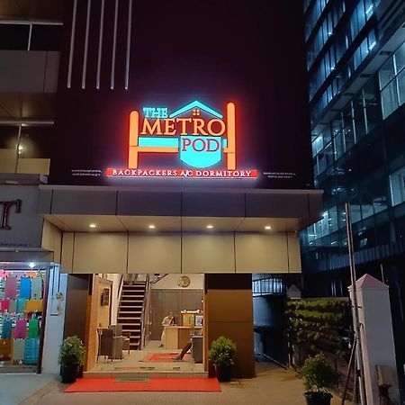 The Metro Pod - Backpackers A/C Dormitory Kochi Exterior foto