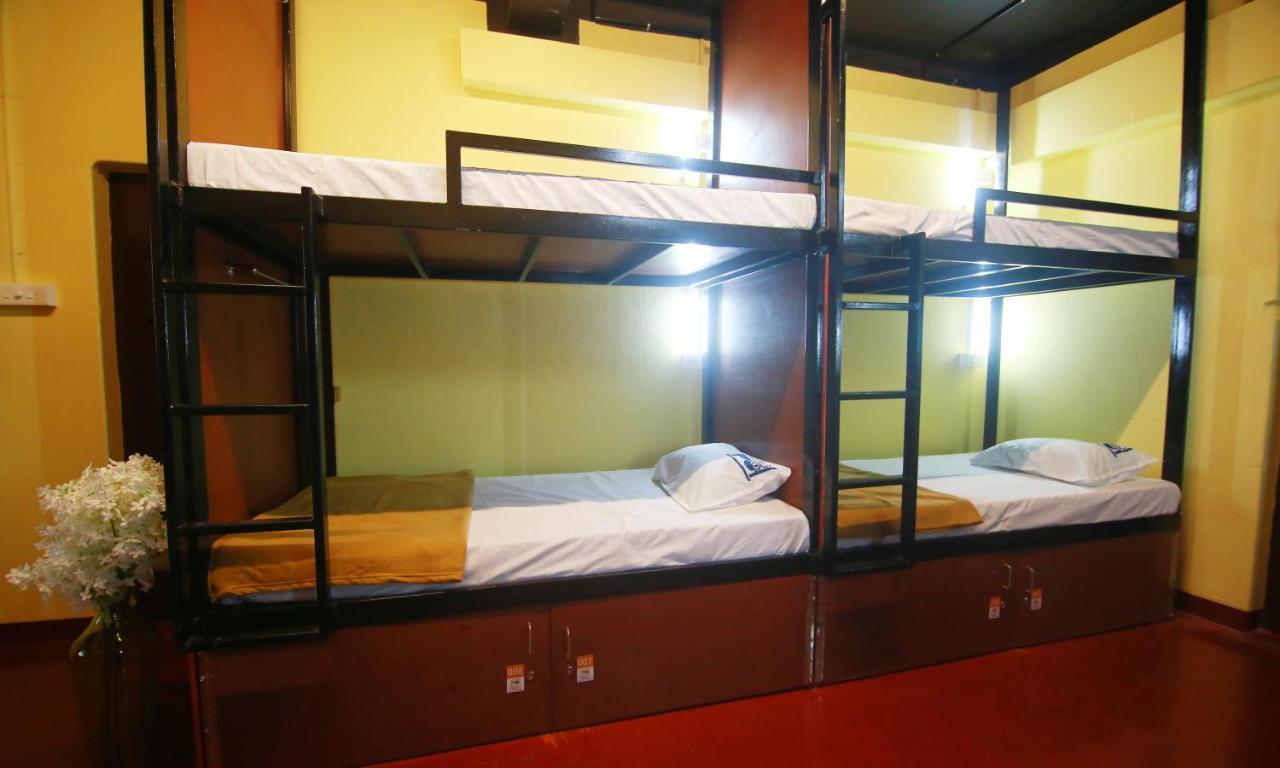 The Metro Pod - Backpackers A/C Dormitory Kochi Exterior foto